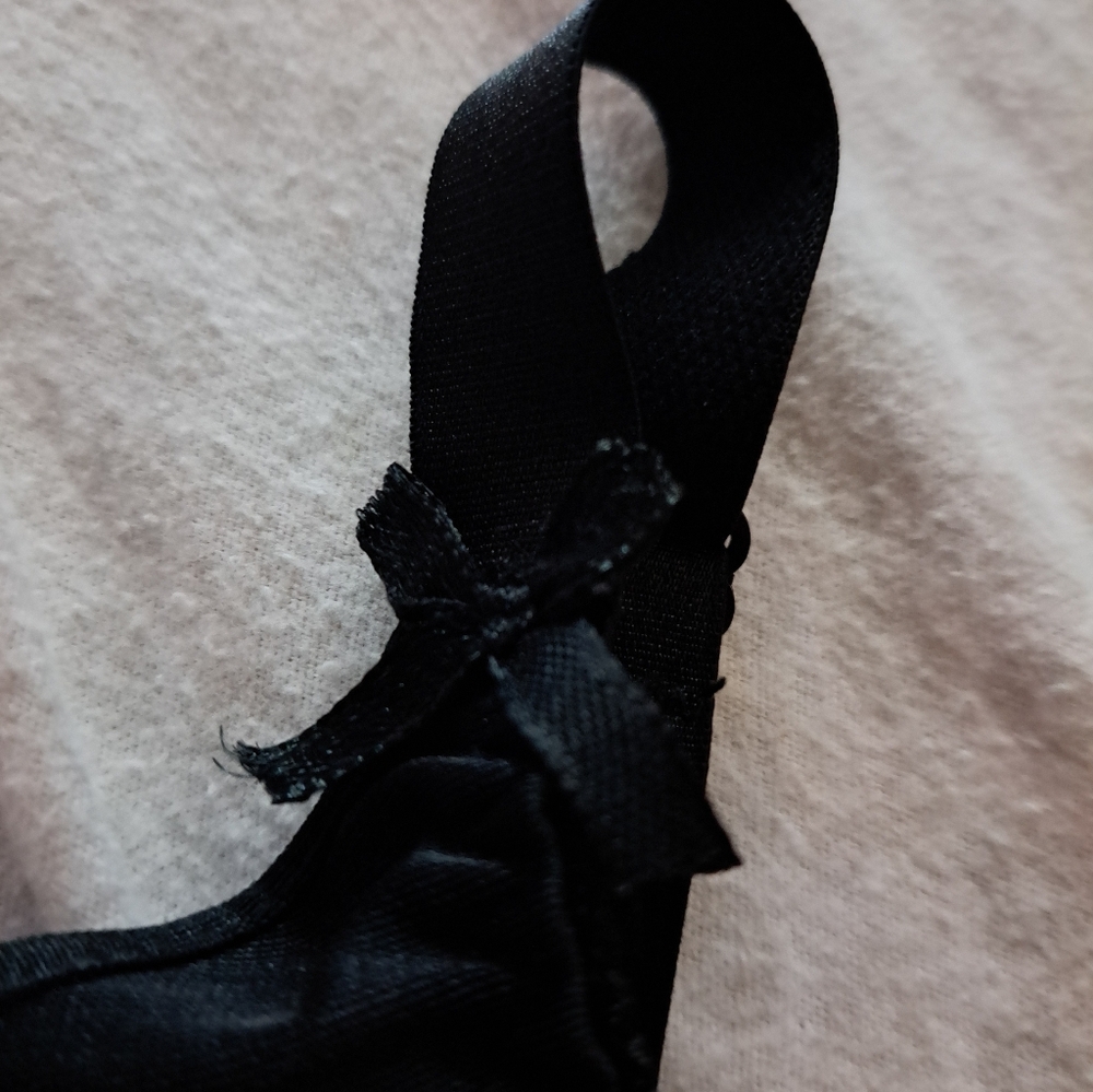 Used black bra - Picture 8 of 8